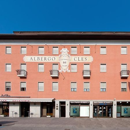Hotel Cles Exterior photo