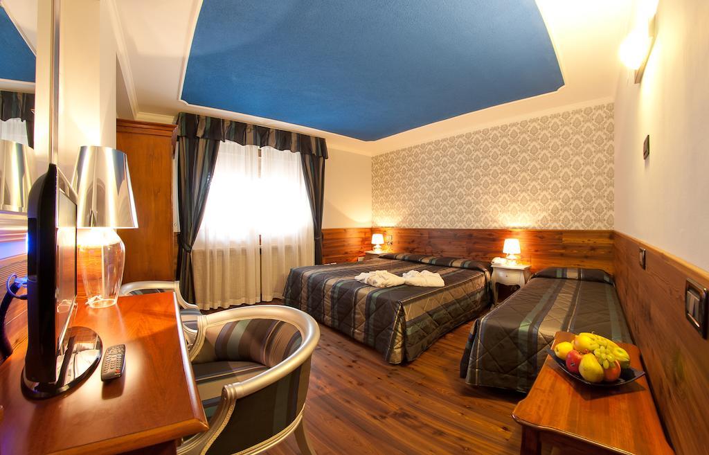 Hotel Cles Room photo