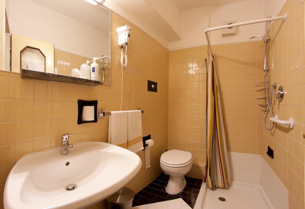 Hotel Cles Room photo