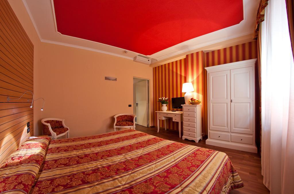 Hotel Cles Room photo