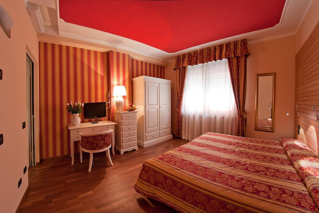 Hotel Cles Room photo
