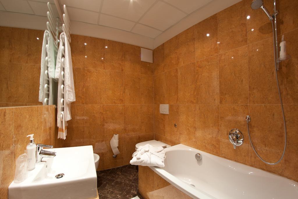 Hotel Cles Room photo