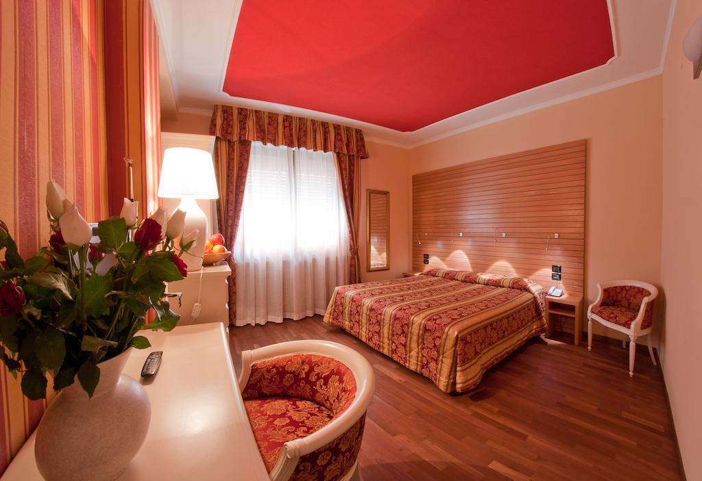Hotel Cles Room photo