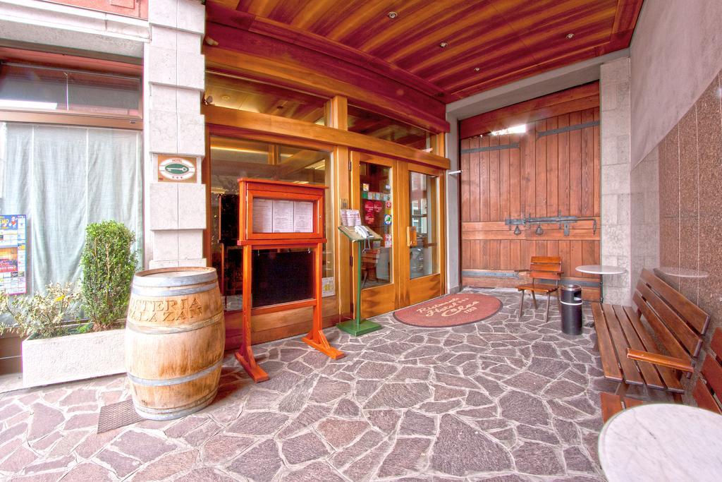 Hotel Cles Exterior photo